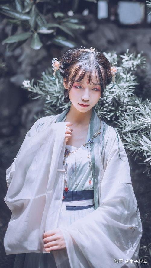 银临的照片,光影交织下的古典仙韵